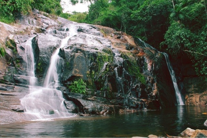 Cachoeira Arco Íris - Divino São Lourenço (1)