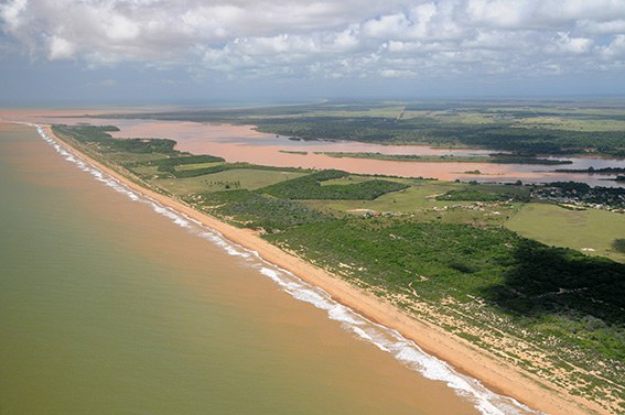 Foz do rio Doce em Regência (ES) -  Foto: Zig Koch / Banco de Imagens ANA