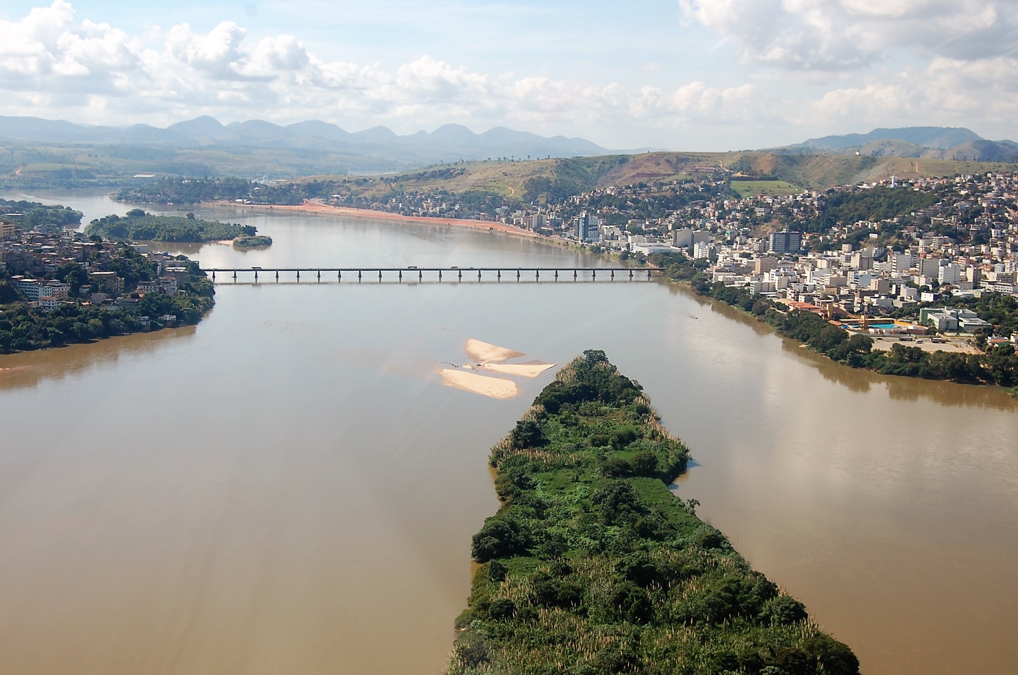 Rio Doce em Colatina -  noroeste do Espírito Santo - Foto: Claudio Costa